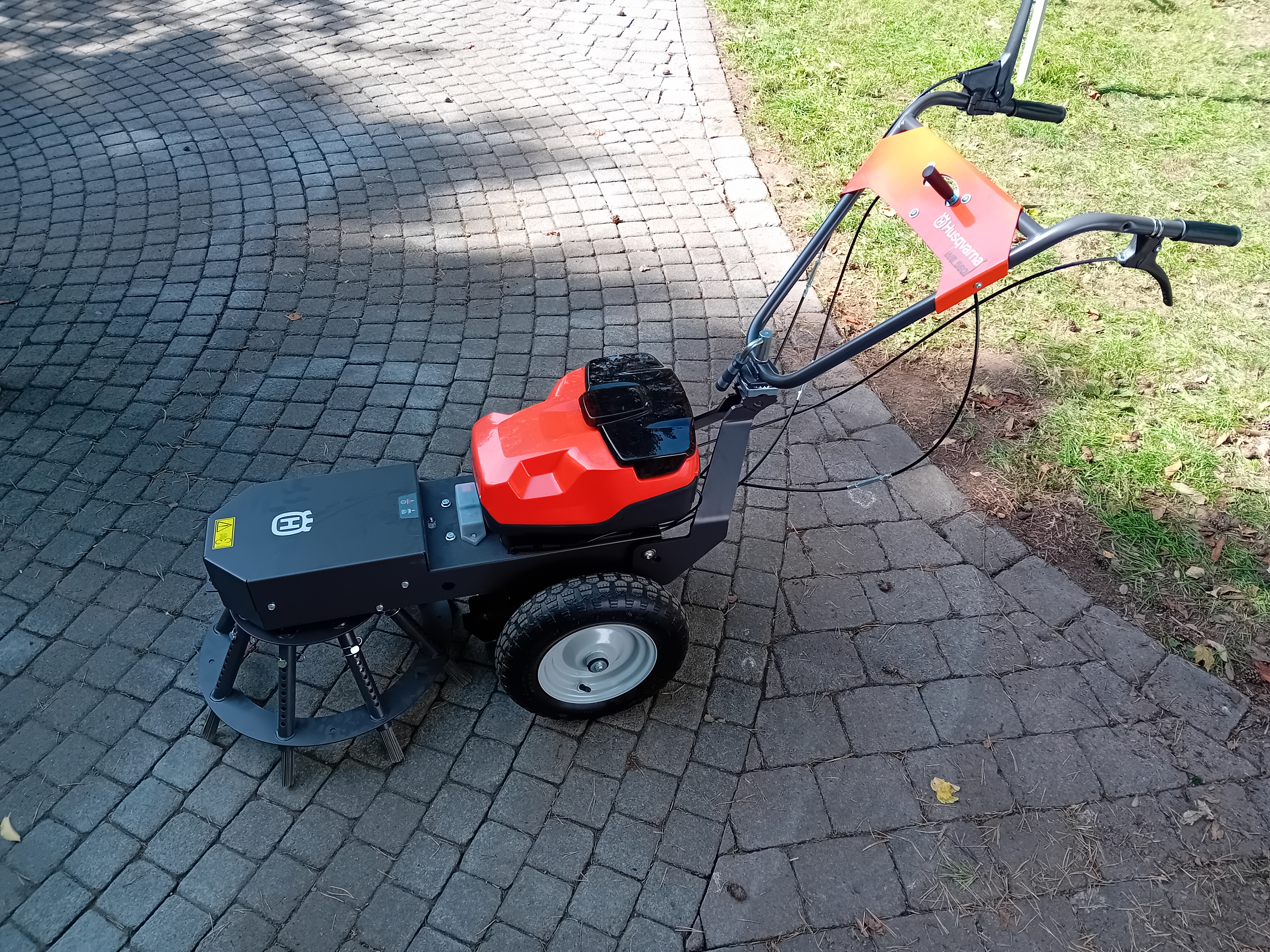Husqvarna Akku Unkrautbürste WB 560i